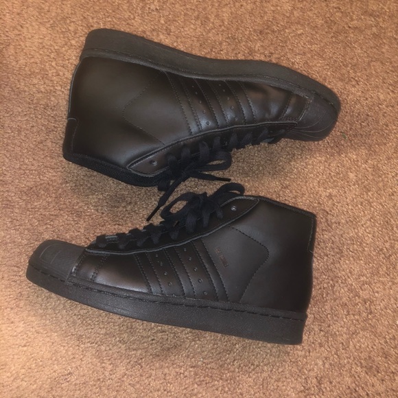 all black shell top adidas